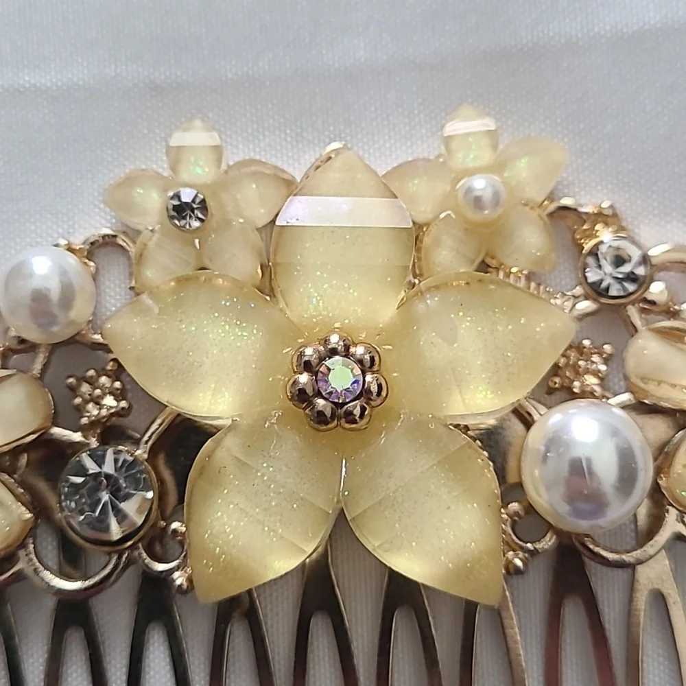 Floral Jeweled Hair Comb Accessory